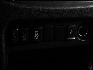 Пикап Mitsubishi L200 2017 года, 1999000 рублей, Тюмень