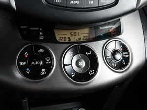 Внедорожник Toyota RAV4 2011 года, 1355000 рублей, Воронеж