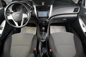 Седан Hyundai Solaris 2013 года, 989000 рублей, Тюмень