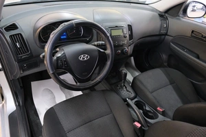 Хетчбэк Hyundai i30 2011 года, 729000 рублей, Омск