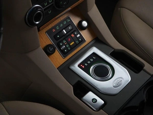 Внедорожник Land Rover Discovery 2013 года, 2153999 рублей, Москва