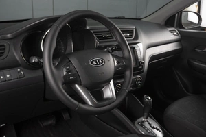 Седан Kia Rio 2012 года, 940000 рублей, Омск