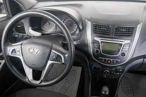 Седан Hyundai Solaris 2013 года, 869000 рублей, Кемерово