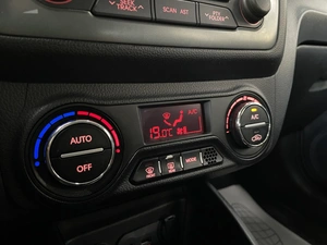 Хетчбэк Kia Rio 2013 года, 787000 рублей, Солонцы