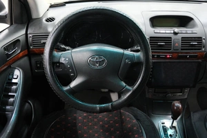 Седан Toyota Avensis 2005 года, 869000 рублей, Омск