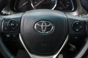 Внедорожник Toyota RAV4 2012 года, 1649000 рублей, Омск