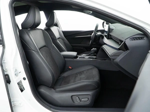 Седан Toyota Camry 2024 года, 3798999 рублей, Москва