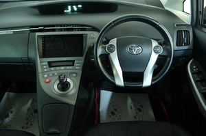 Лифтбек Toyota Prius 2013 года, 1239000 рублей, Омск