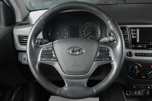 Седан Hyundai Solaris 2018 года, 1229000 рублей, Тюмень