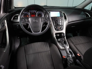 Хетчбэк Opel Astra 2012 года, 775000 рублей, Воронеж