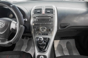 Хетчбэк Toyota Auris 2007 года, 599000 рублей, Барнаул