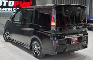 Минивэн Honda Stepwgn Spada 2017 года, 2257000 рублей, Красноярск