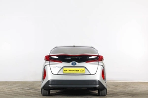 Лифтбек Toyota Prius 2017 года, 2489000 рублей, Тюмень
