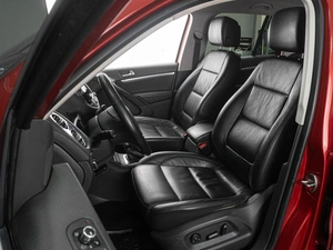 Внедорожник Volkswagen Tiguan 2012 года, 1199000 рублей, Тюмень