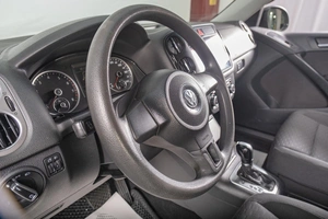Внедорожник Volkswagen Tiguan 2010 года, 1099000 рублей, Томск