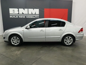 Седан Opel Astra 2011 года, 915000 рублей, Курск