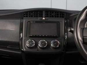 Седан Toyota Corolla Axio 2018 года, 1540000 рублей, Омск