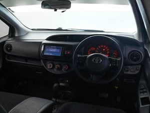 Хетчбэк Toyota Vitz 2018 года, 999654 рублей, Москва