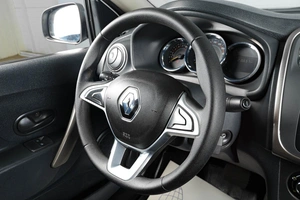 Седан Renault Logan Stepway 2022 года, 1229000 рублей, Тюмень