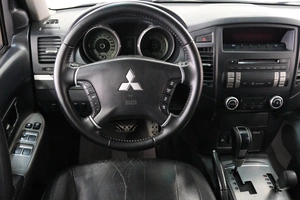 Внедорожник Mitsubishi Pajero 2011 года, 1779000 рублей, Омск