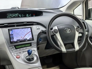 Лифтбек Toyota Prius 2015 года, 1290000 рублей, Барнаул