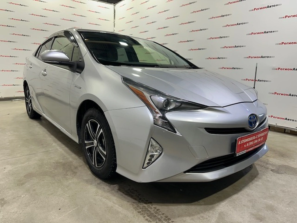 Лифтбек Toyota Prius 2016 года, 1465000 рублей, Красноярск