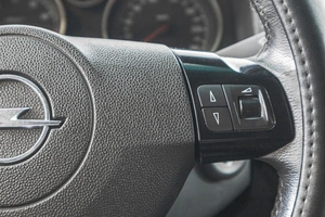 Седан Opel Astra 2011 года, 749000 рублей, Барнаул