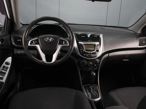 Седан Hyundai Solaris 2011 года, 810000 рублей, Омск