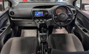 Хетчбэк Toyota Vitz 2017 года, 1087000 рублей, Красноярск
