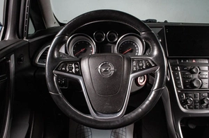 Седан Opel Astra 2014 года, 689000 рублей, Сургут