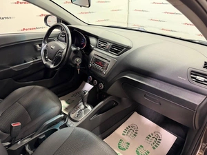 Седан Kia Rio 2016 года, 935000 рублей, Красноярск