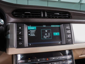 Седан Jaguar XF 2016 года, 1999999 рублей, Воронеж