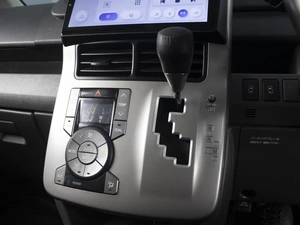 Минивэн Toyota Voxy 2010 года, 1310000 рублей, Омск