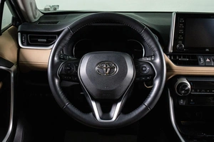Внедорожник Toyota RAV4 2020 года, 4009000 рублей, Сургут