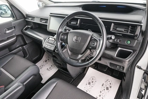 Минивэн Honda Stepwgn Spada 2015 года, 1699000 рублей, Красноярск