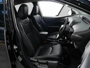 Хетчбэк Toyota Prius PHV 2017 года, 1697000 рублей, Тюмень