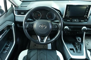 Внедорожник Toyota RAV4 2021 года, 3799000 рублей, Омск