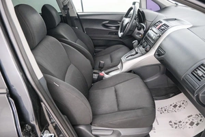 Хетчбэк Toyota Auris 2011 года, 999000 рублей, Красноярск