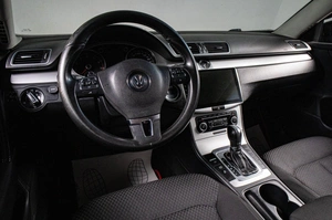 Седан Volkswagen Passat 2011 года, 939000 рублей, Сургут