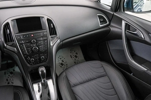Седан Opel Astra 2014 года, 999000 рублей, Красноярск