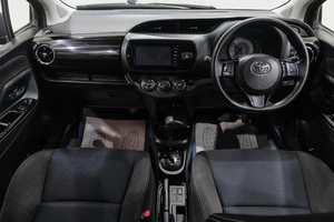 Хетчбэк Toyota Vitz 2018 года, 999000 рублей, Новокузнецк