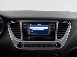 Седан Hyundai Solaris 2019 года, 1635055 рублей, Москва