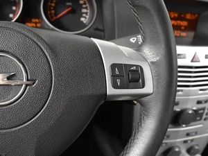 Седан Opel Astra 2011 года, 485200 рублей, Казань