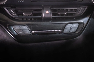 Внедорожник Toyota C-HR 2019 года, 2049000 рублей, Томск