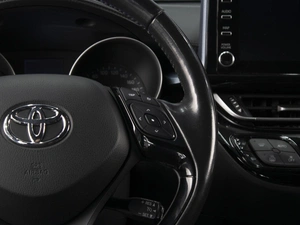 Внедорожник Toyota C-HR 2020 года, 2830000 рублей, Омск