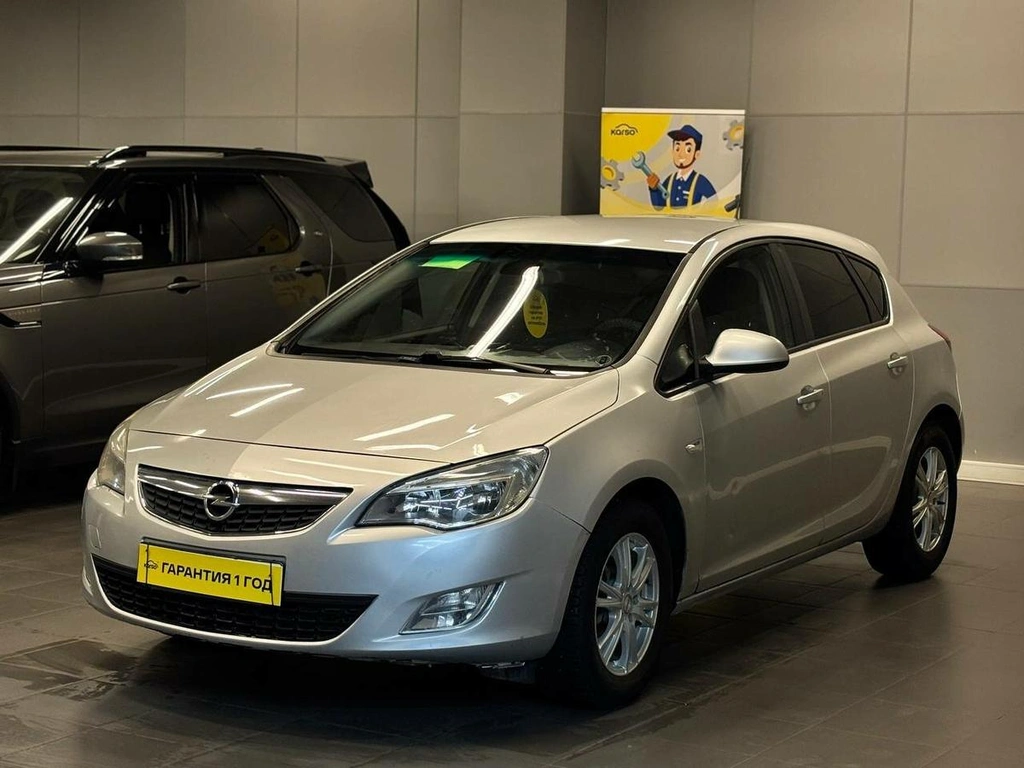 Хетчбэк Opel Astra 2011 года, 597000 рублей, Красноярск