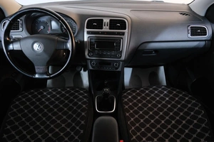 Седан Volkswagen Polo 2017 года, 1039000 рублей, Омск