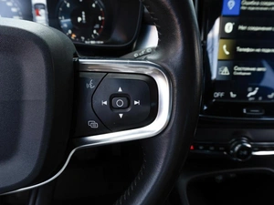 Внедорожник Volvo XC40 2019 года, 2499000 рублей, Саратов