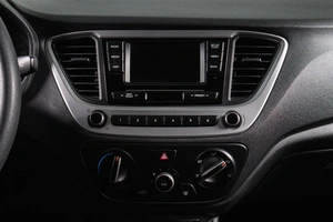 Седан Hyundai Solaris 2018 года, 1329000 рублей, Сургут