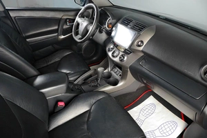Внедорожник Toyota RAV4 2011 года, 1399000 рублей, Тюмень